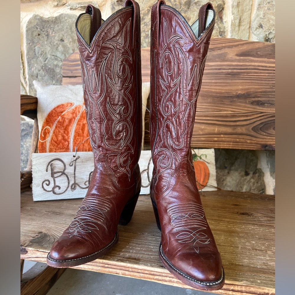 Beautiful tall Dan Post boots. Red/Brown 6C.